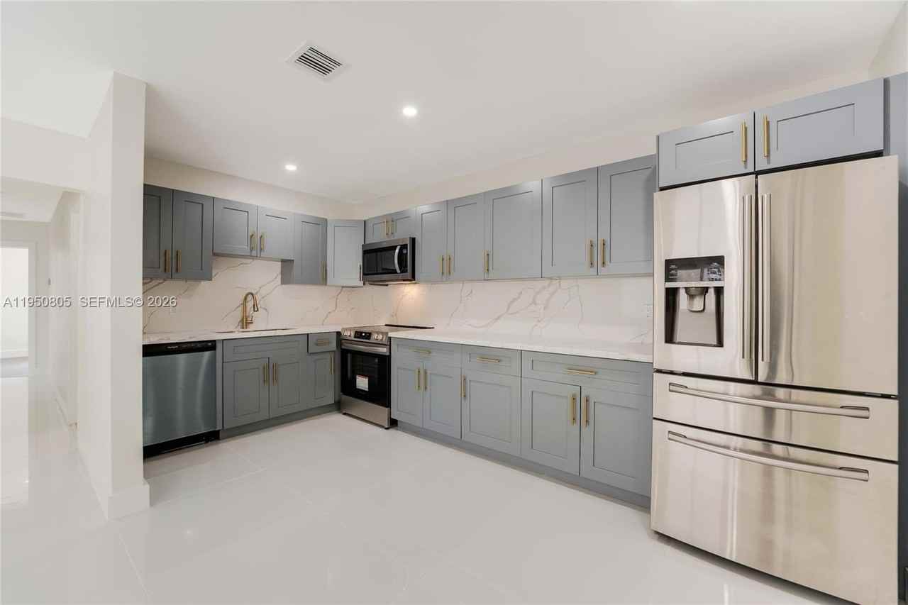 2148 Nw 48th St #2148 - Photo 4 of 17