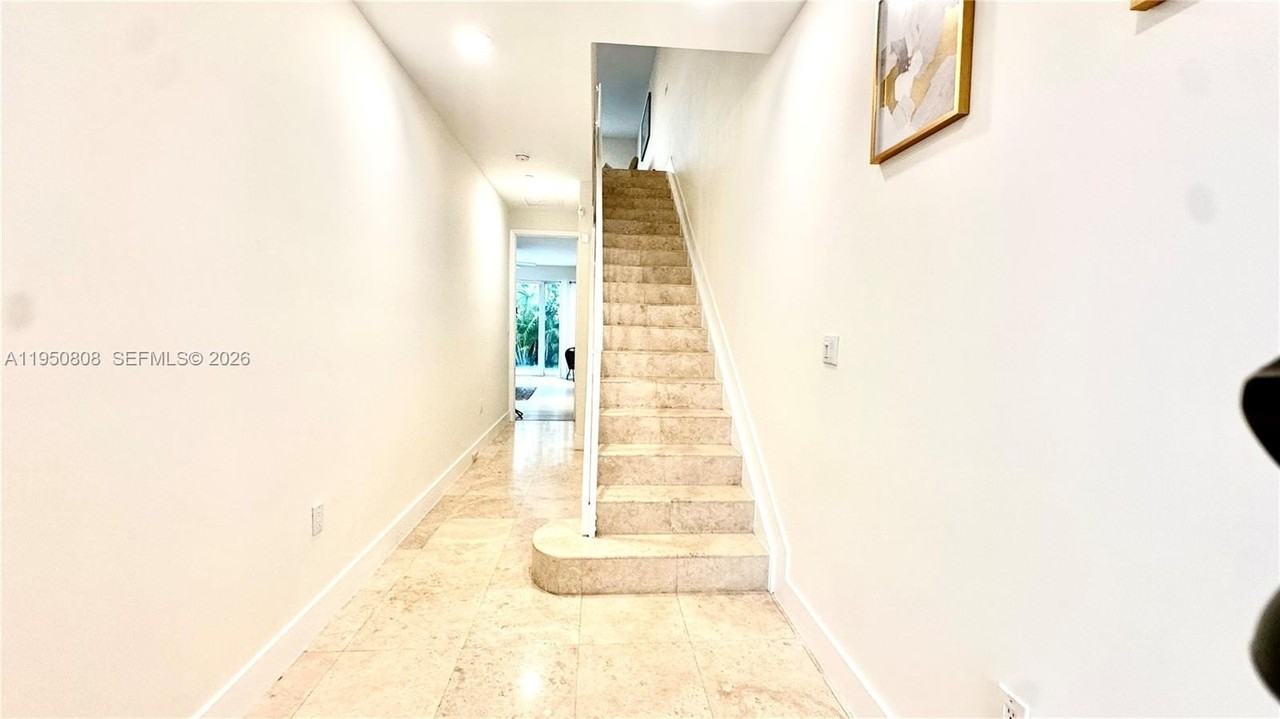 814 Ne 19th Ave - Photo 3 of 50