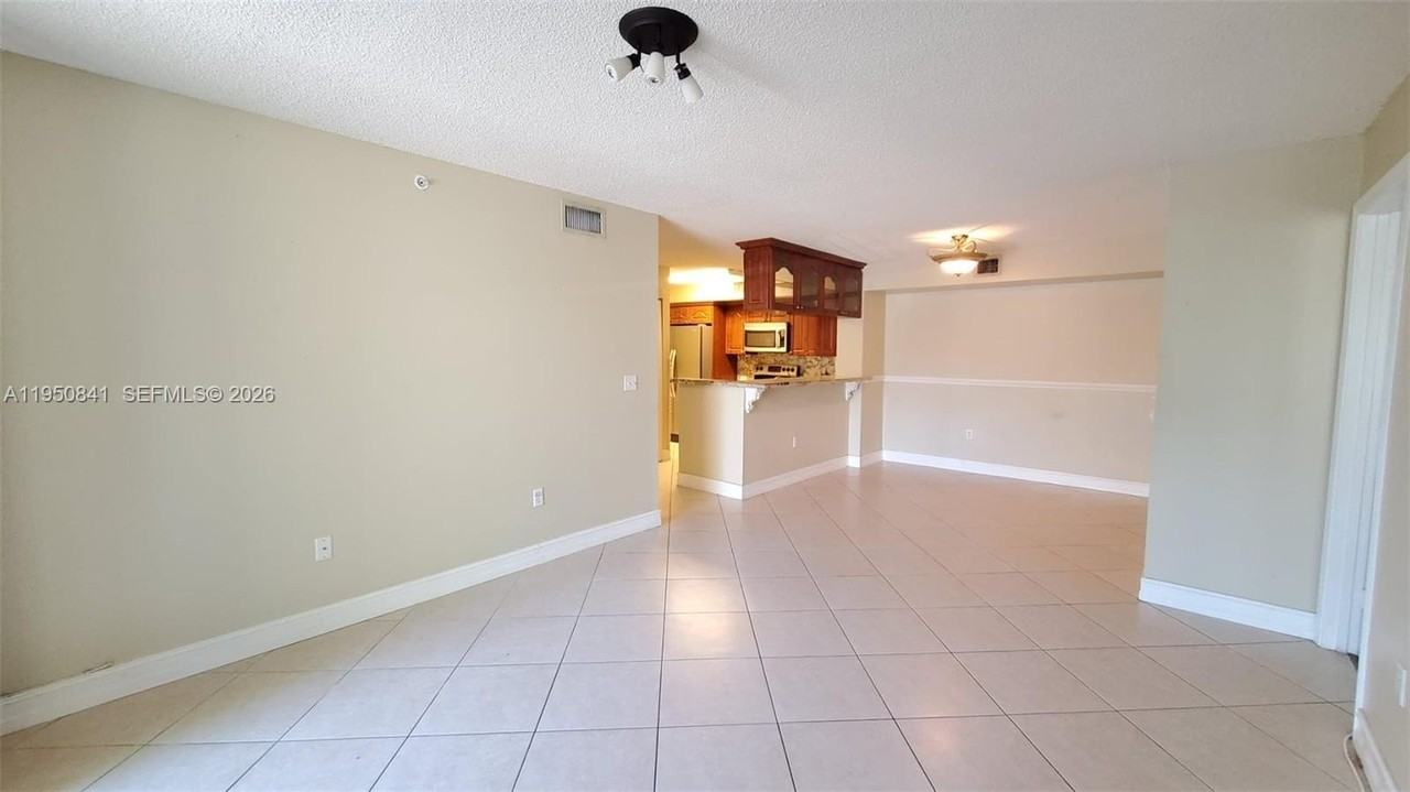 577 Sw 111th Ln #203 - Photo 3 of 24