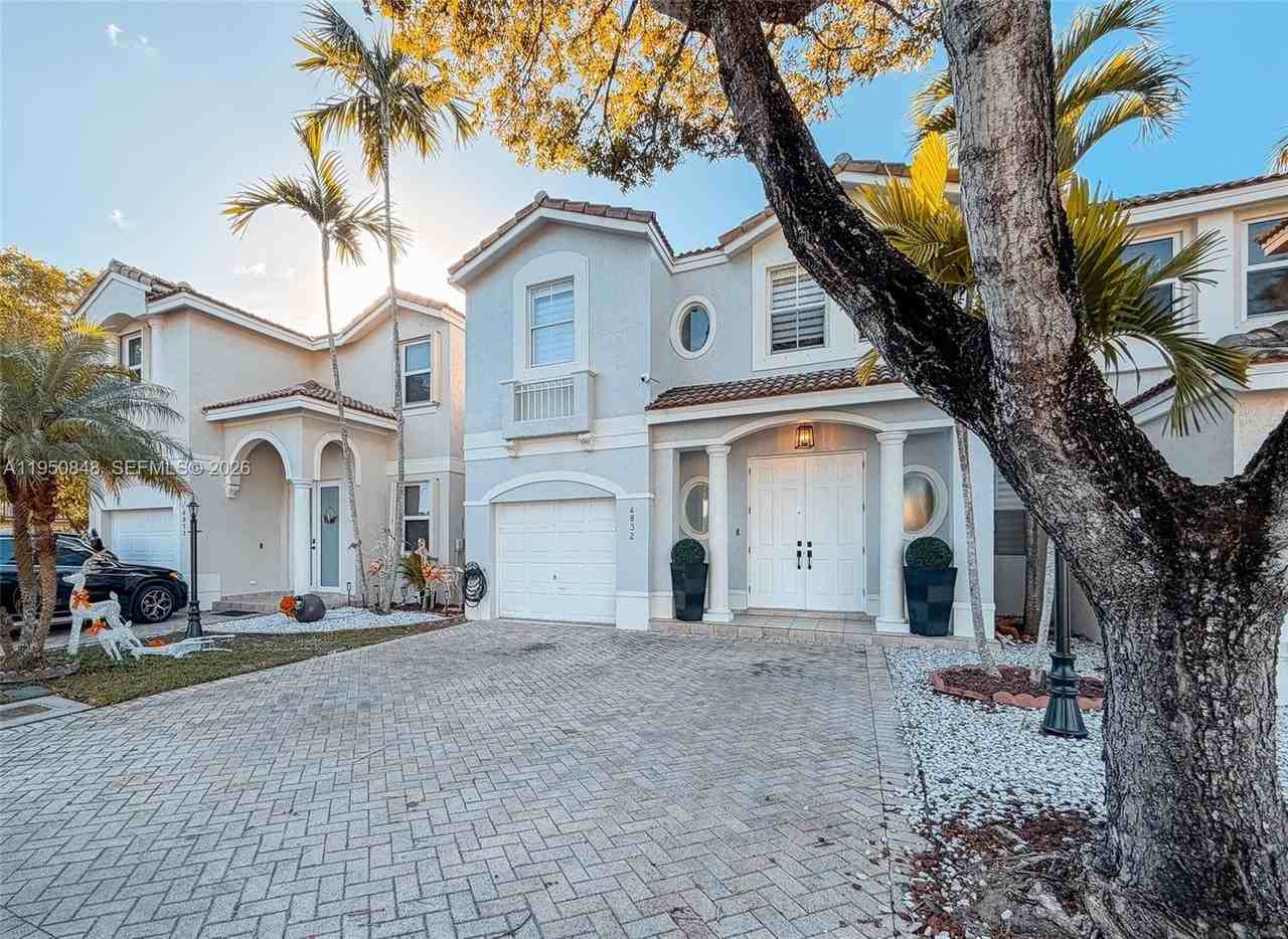 4832 Nw 107th Pl - Photo 2 of 25