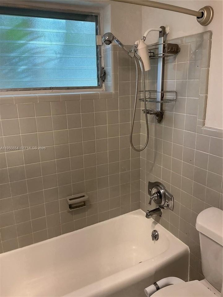 2716 Ne 30th Pl #103C - Photo 7 of 11