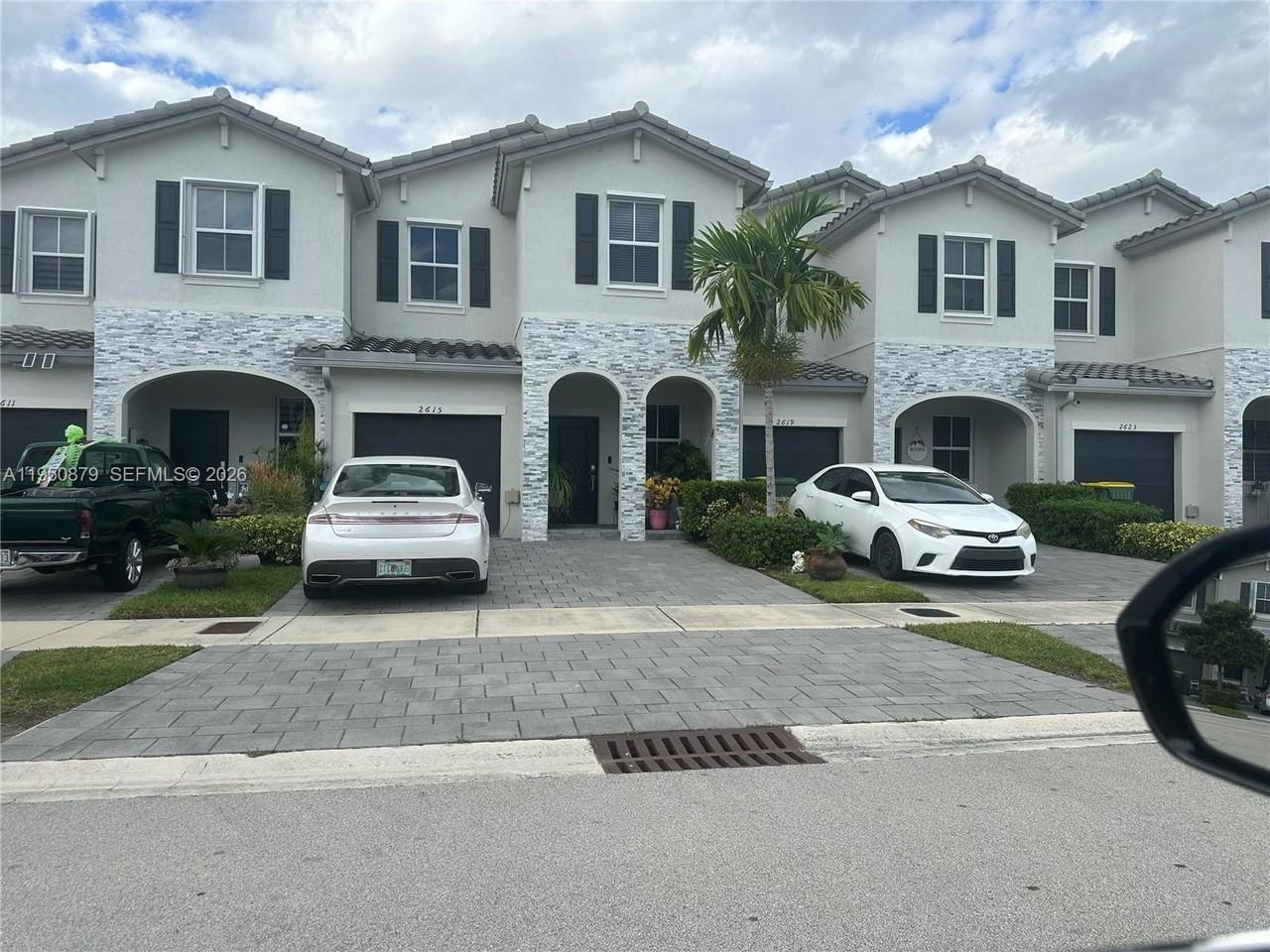 2615 Se 12th St #000 - Photo 2 of 23