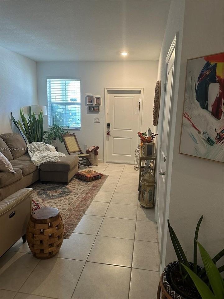 2615 Se 12th St #000 - Photo 3 of 23