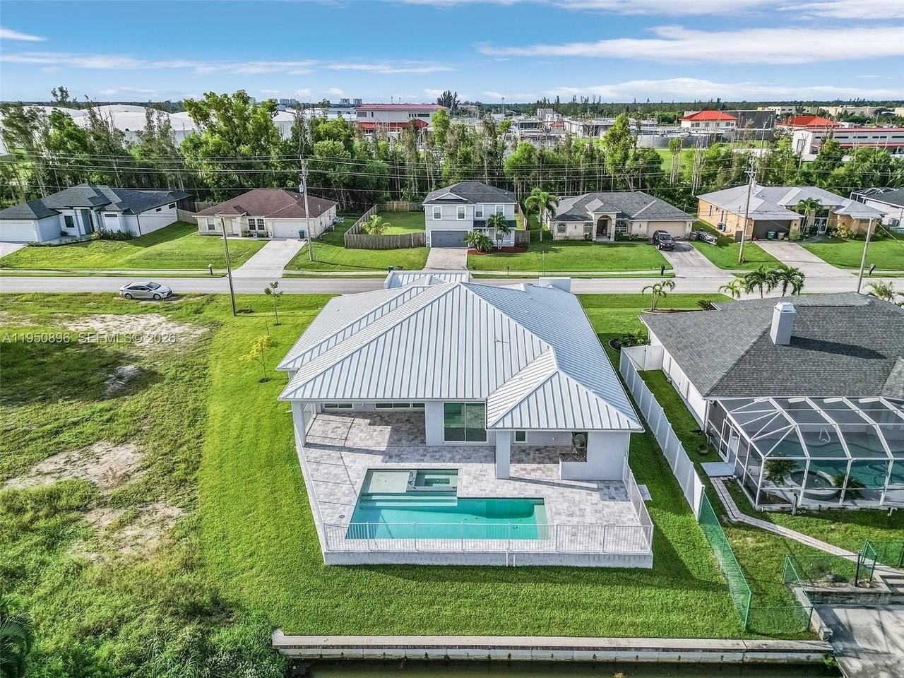 2207 Sw 32nd St - Photo 5 of 34