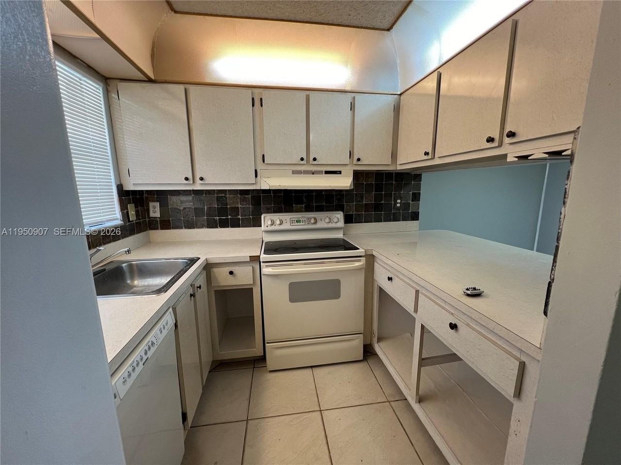 809 Ne 214th Ln #2 - Photo 3 of 19