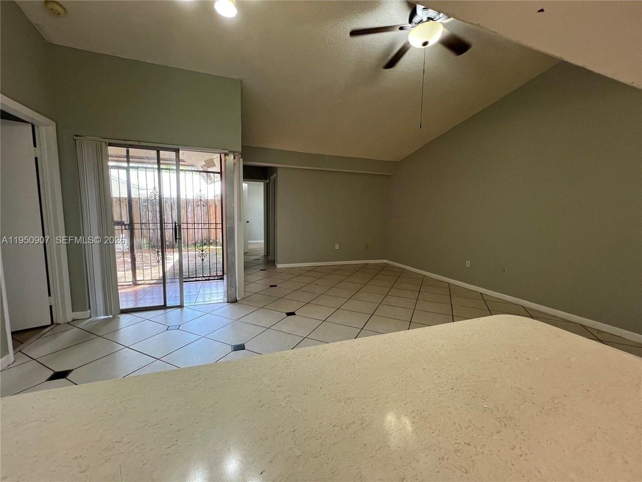 809 Ne 214th Ln #2 - Photo 4 of 19