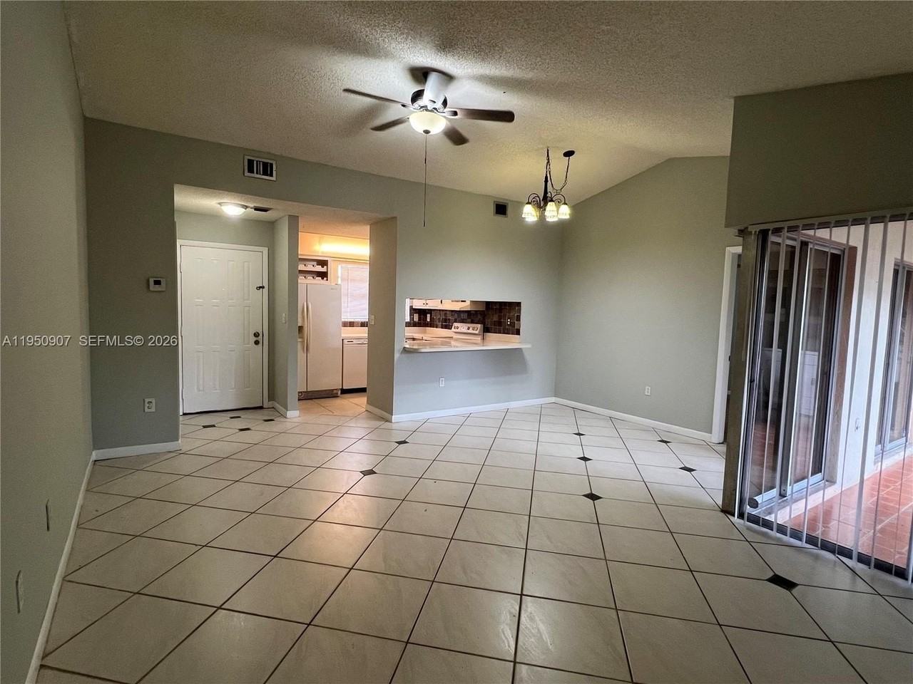 809 Ne 214th Ln #2 - Photo 6 of 19