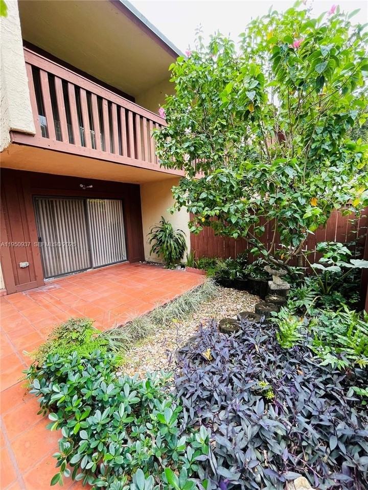 6425 Sw 116th Pl #E - Photo 2 of 16