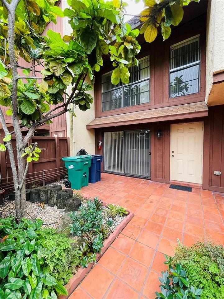 6425 Sw 116th Pl #E - Photo 3 of 16