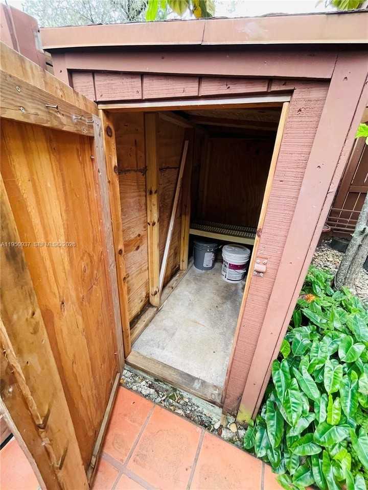 6425 Sw 116th Pl #E - Photo 4 of 16