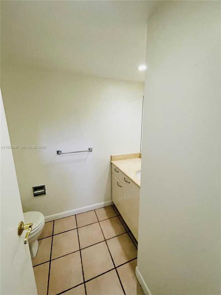 6425 Sw 116th Pl #E - Photo 5 of 16