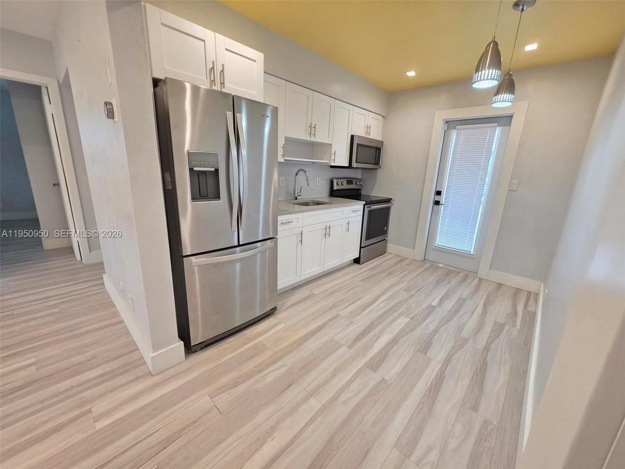 250 Ne 42nd St - Photo 2 of 23