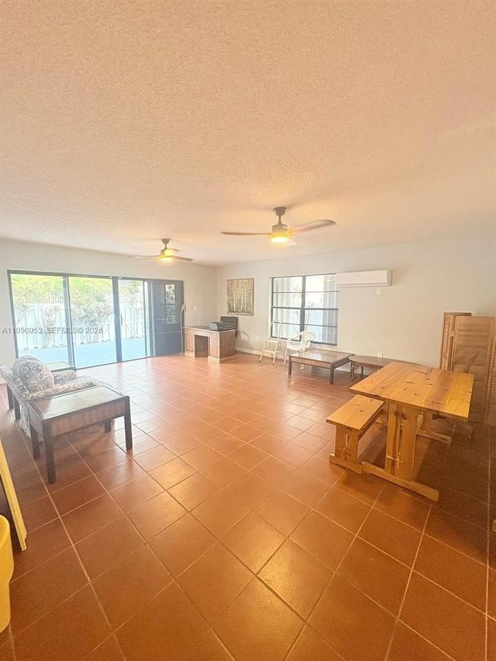 927 Nw 106th Avenue Cir - Photo 7 of 19