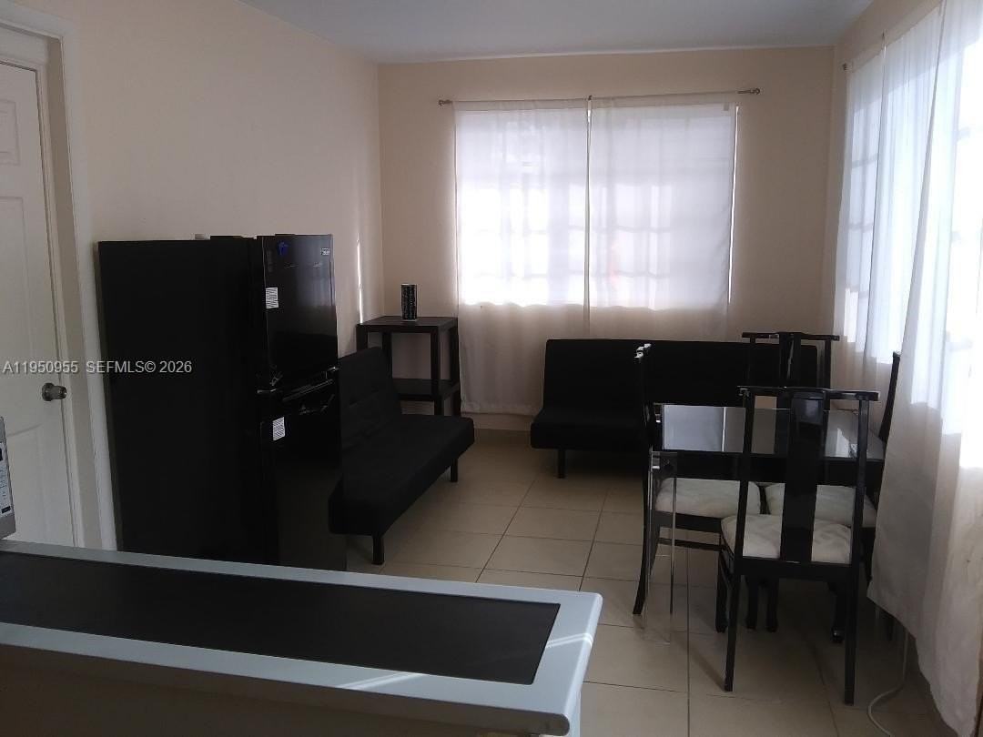 734 Sw 5th Ct - Photo 3 of 6