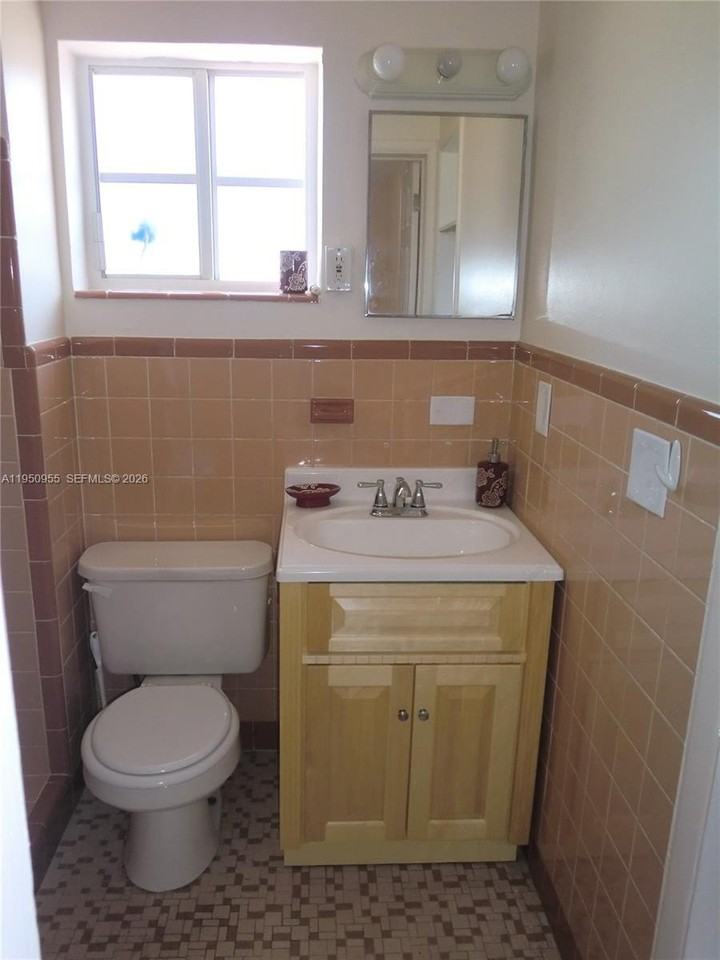 734 Sw 5th Ct - Photo 5 of 6