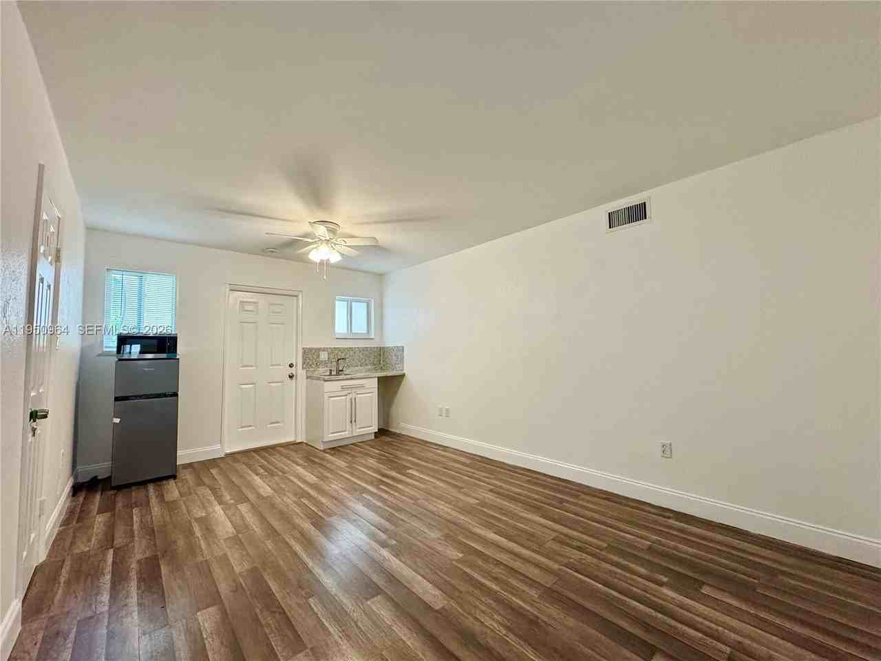 651 Ne 2nd Pl #2 - Photo 3 of 7