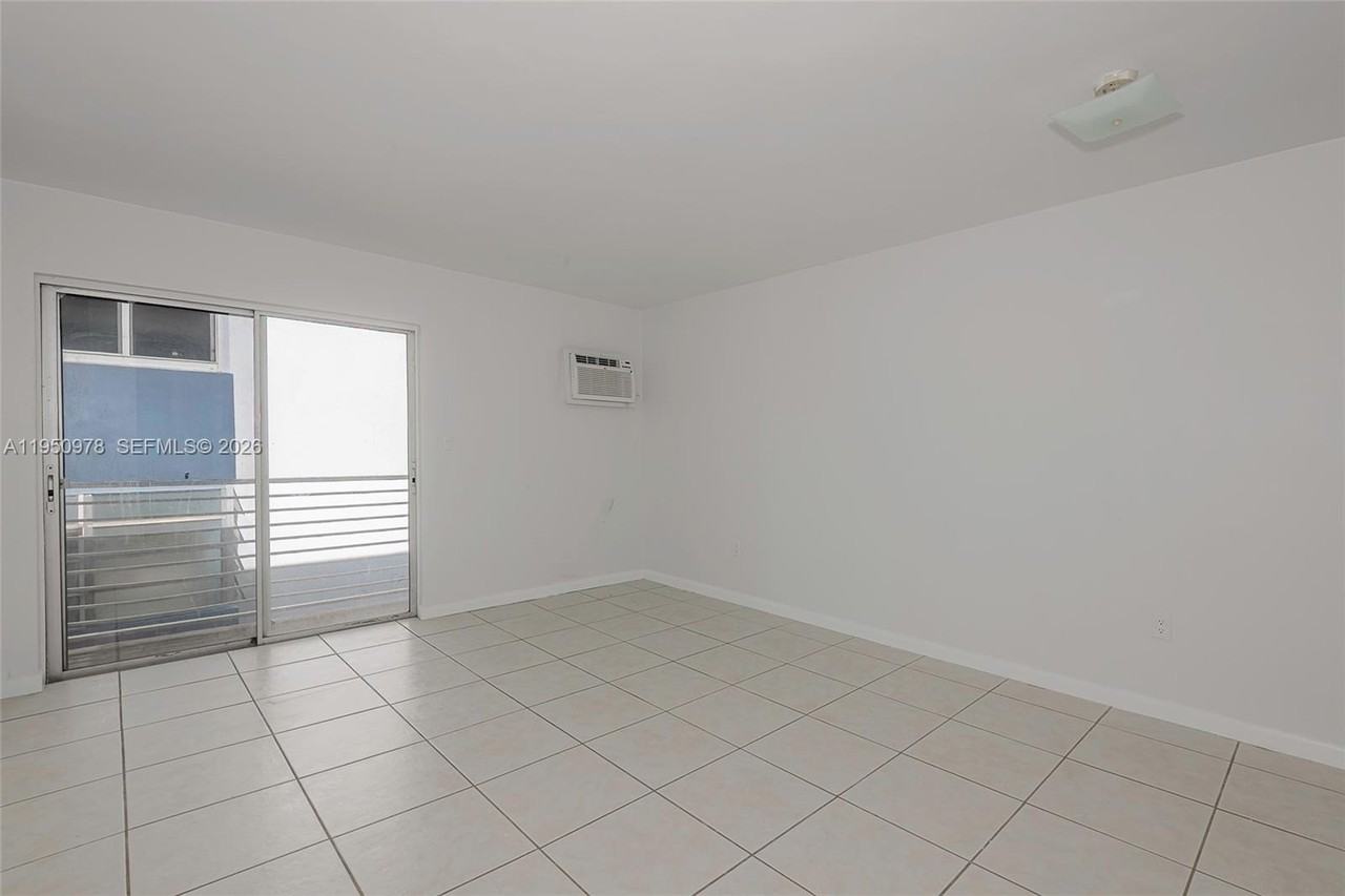 1441 Lincoln Rd #411 - Photo 5 of 24