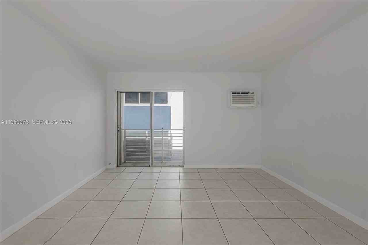 1441 Lincoln Rd #411 - Photo 6 of 24