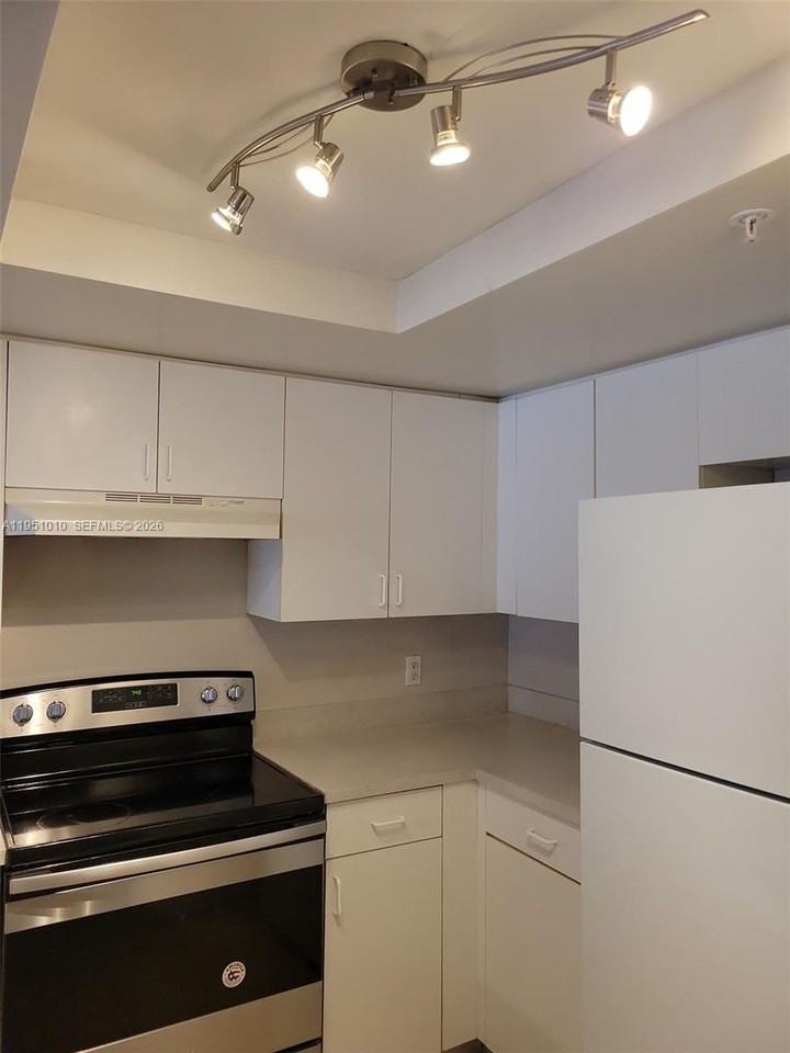 4195 N Haverhill Rd #315 - Photo 3 of 9