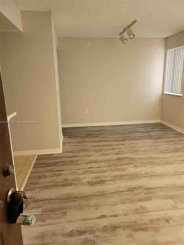 4195 N Haverhill Rd #315 - Photo 4 of 9