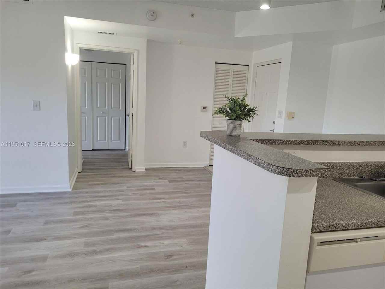 7910 N Nob Hill Rd #105