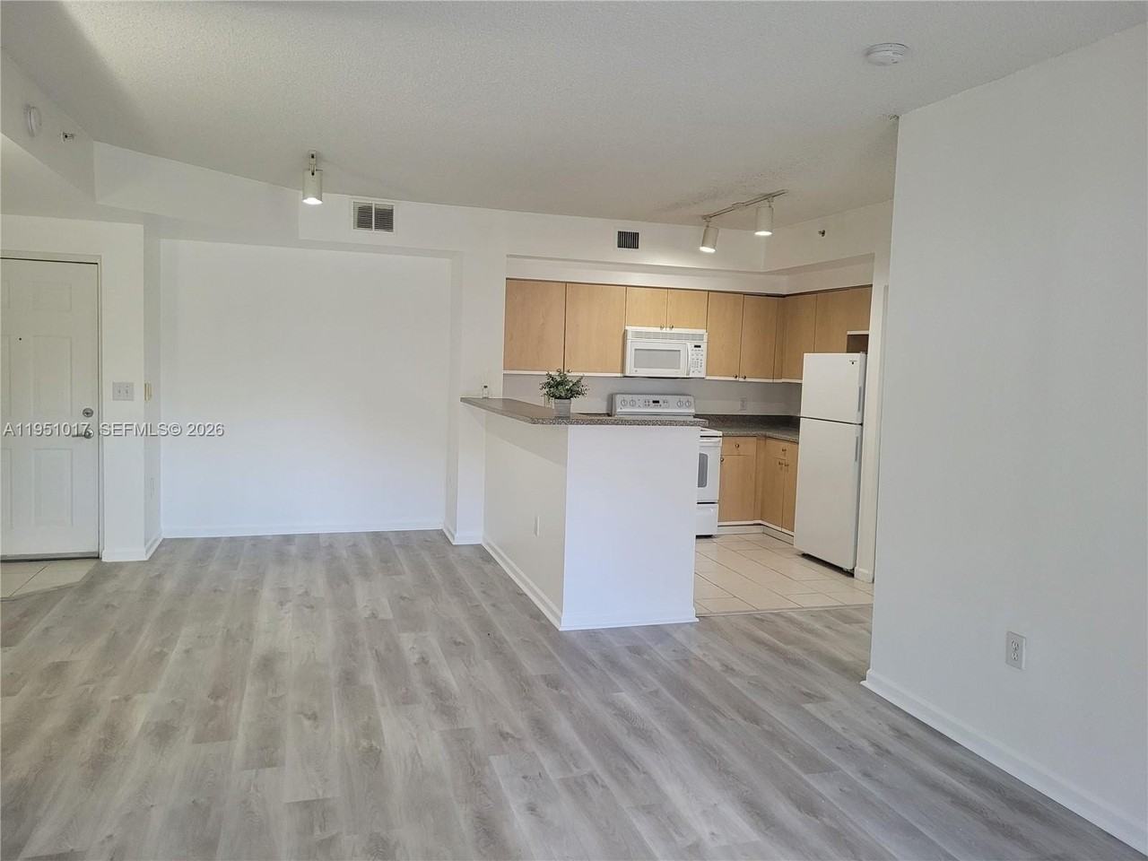 7910 N Nob Hill Rd #105 - Photo 2 of 15