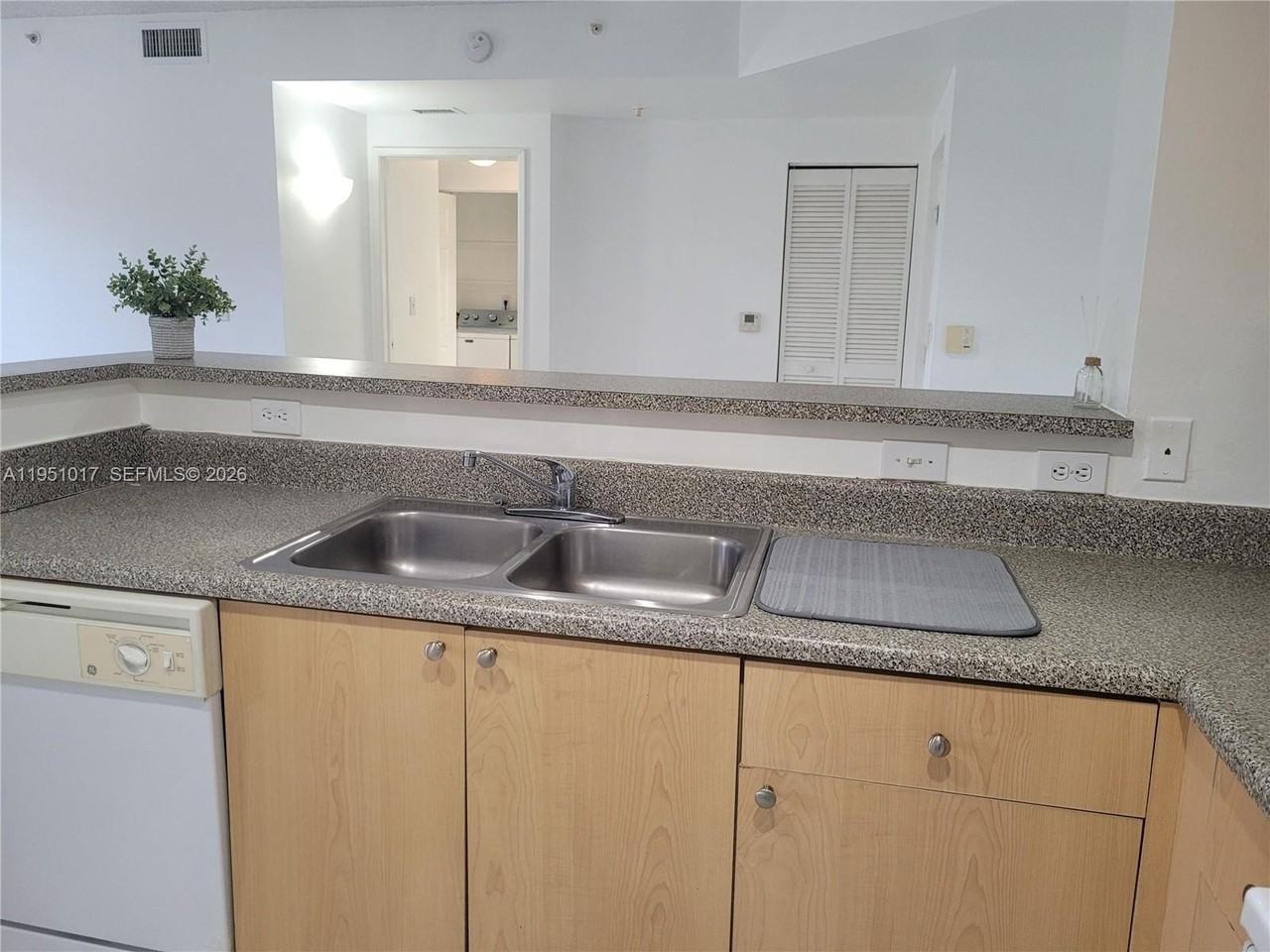 7910 N Nob Hill Rd #105 - Photo 7 of 15