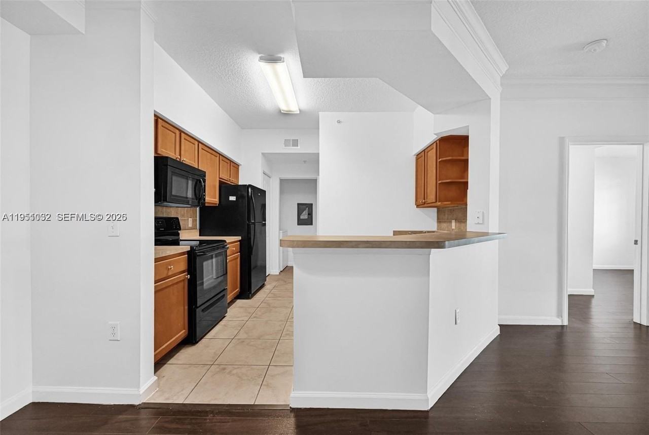 2101 Myrtlewood Cir E #2101 - Photo 4 of 13