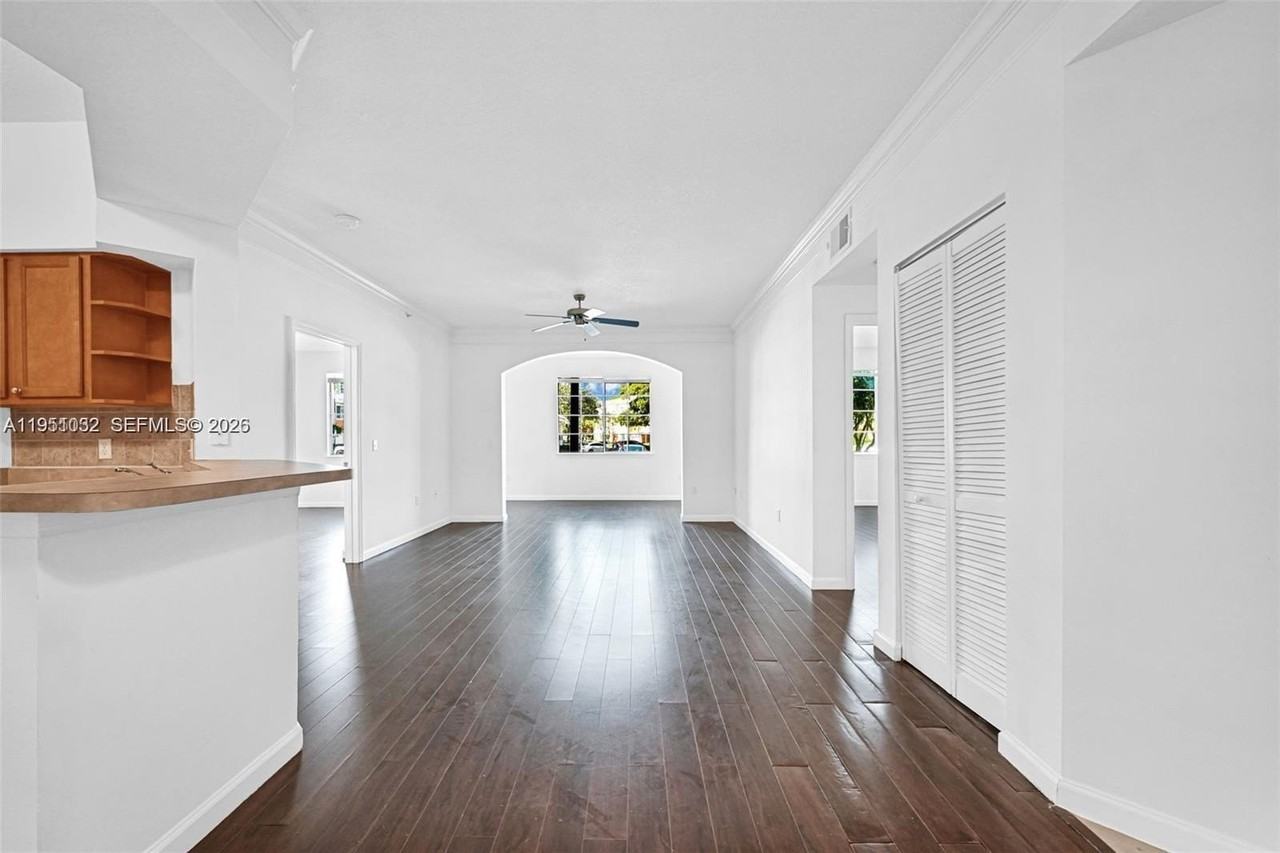 2101 Myrtlewood Cir E #2101 - Photo 5 of 13