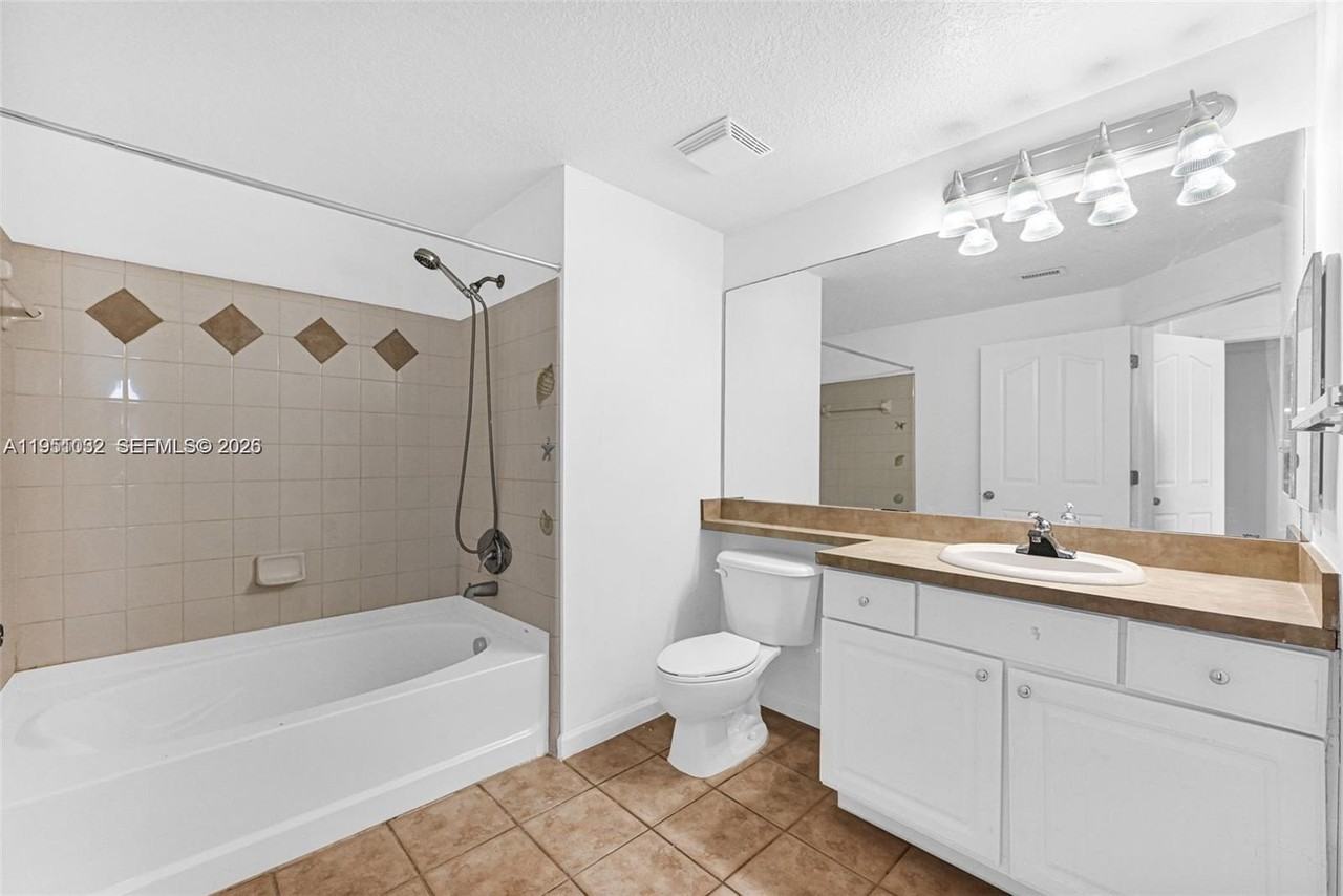 2101 Myrtlewood Cir E #2101 - Photo 7 of 13