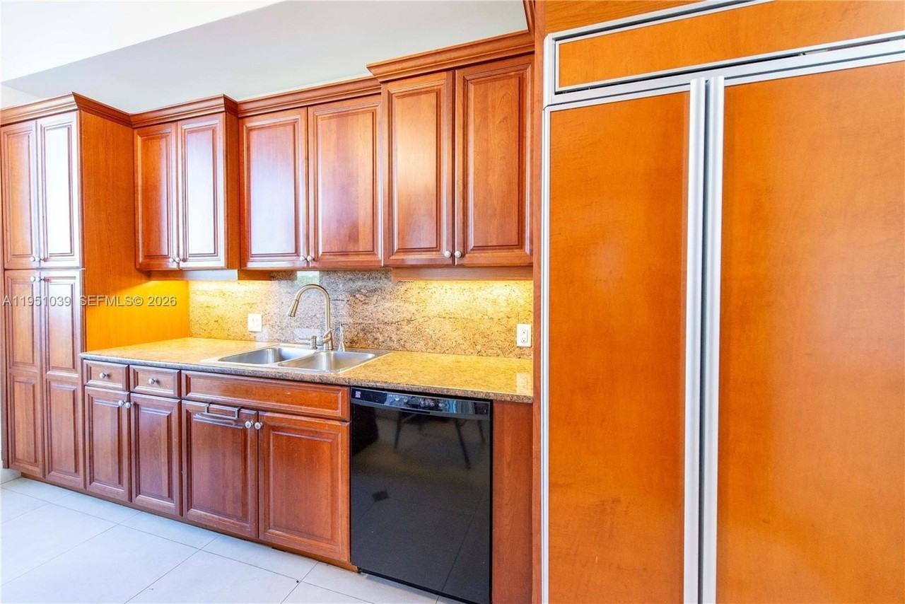 626 Coral Way #604 - Photo 5 of 22