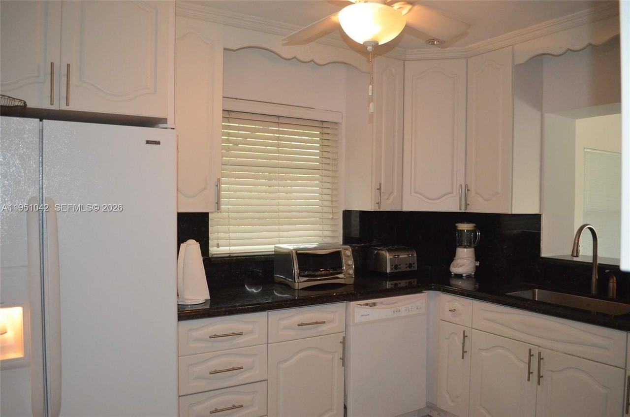 1231 Sw 15th St #0 - Photo 2 of 14