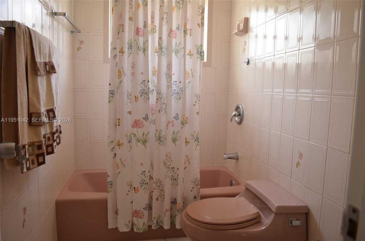 1231 Sw 15th St #0 - Photo 3 of 14