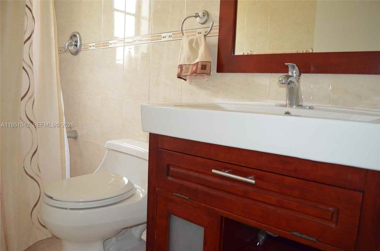 1231 Sw 15th St #0 - Photo 6 of 14