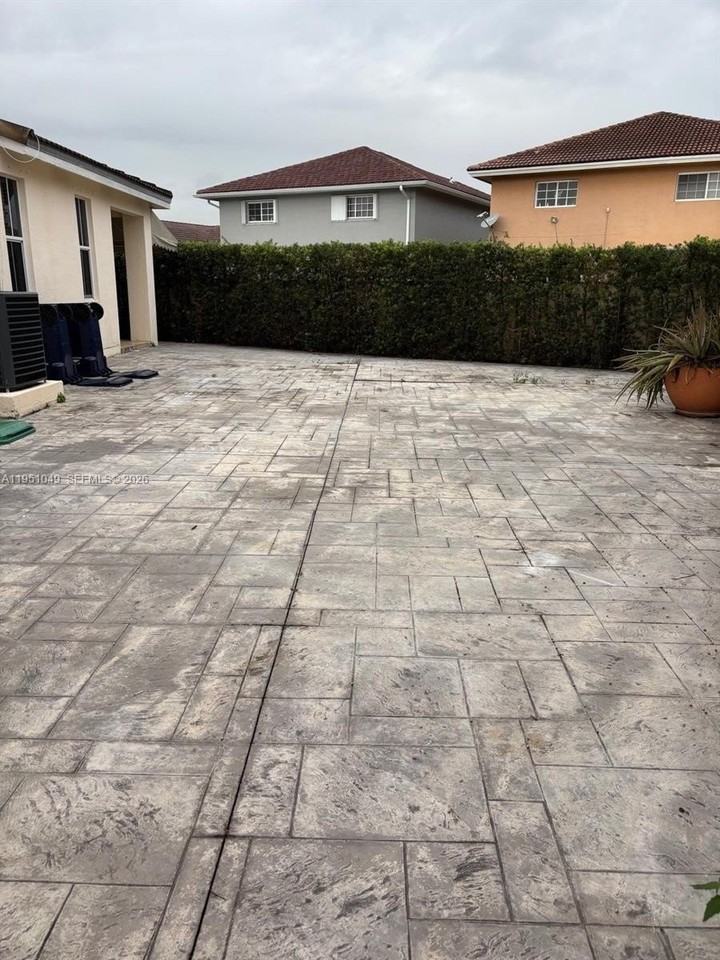 15465 Sw 36th Ter - Photo 2 of 20