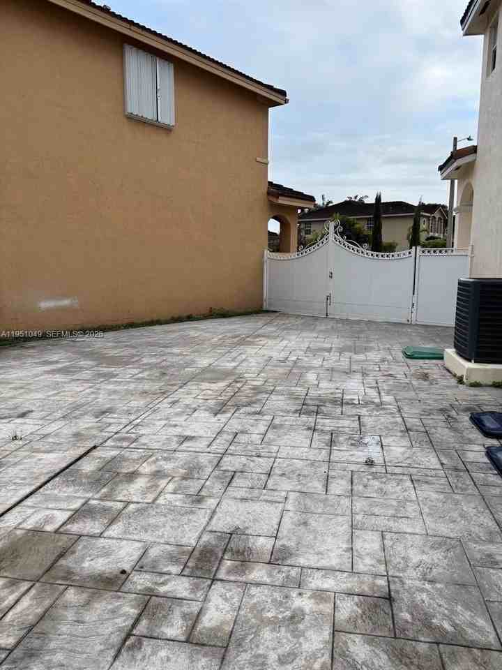 15465 Sw 36th Ter - Photo 3 of 20