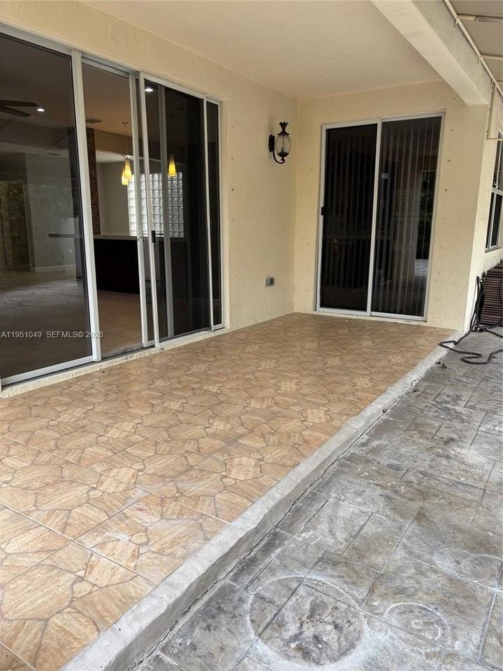 15465 Sw 36th Ter - Photo 4 of 20