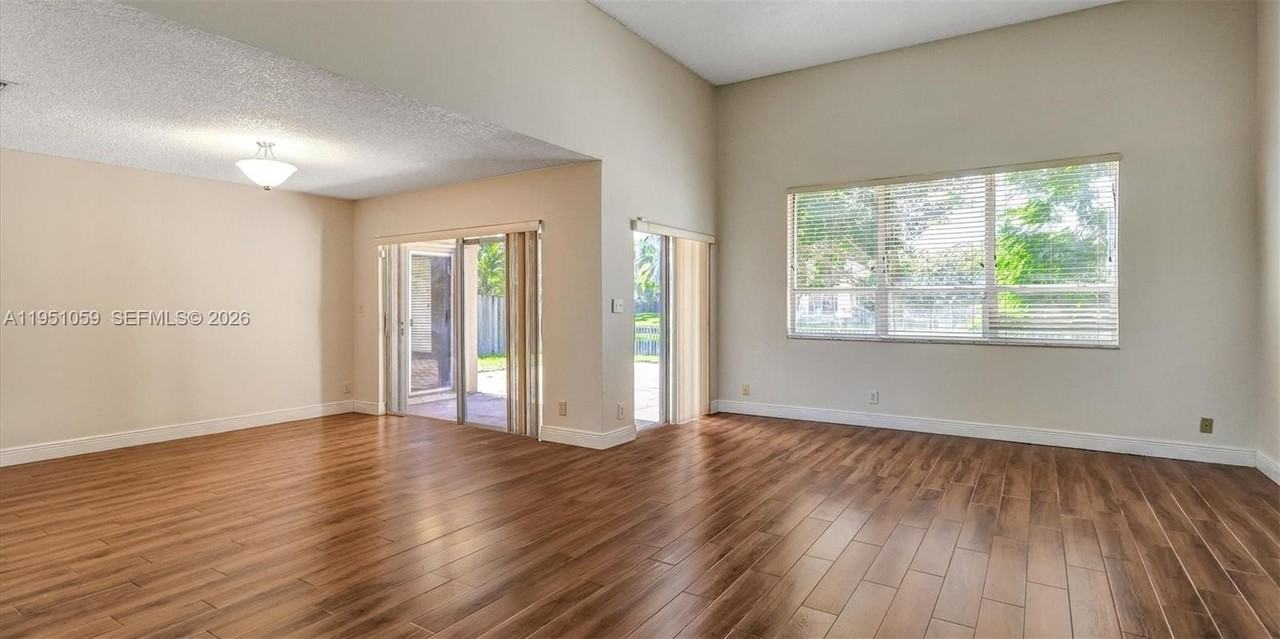 1110 Nw 108th Ave - Photo 7 of 43