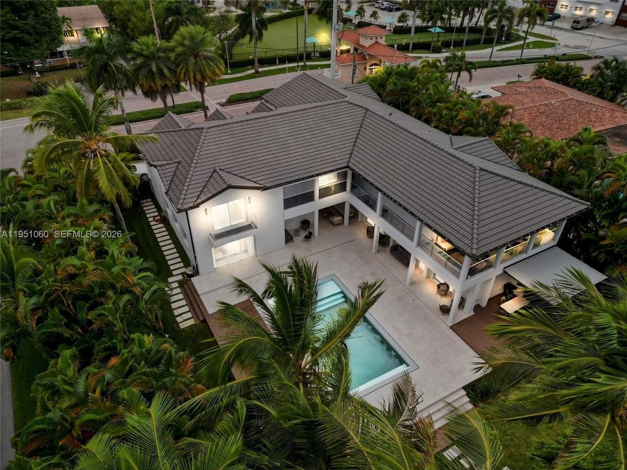 431 Layne Blvd - Photo 2 of 24