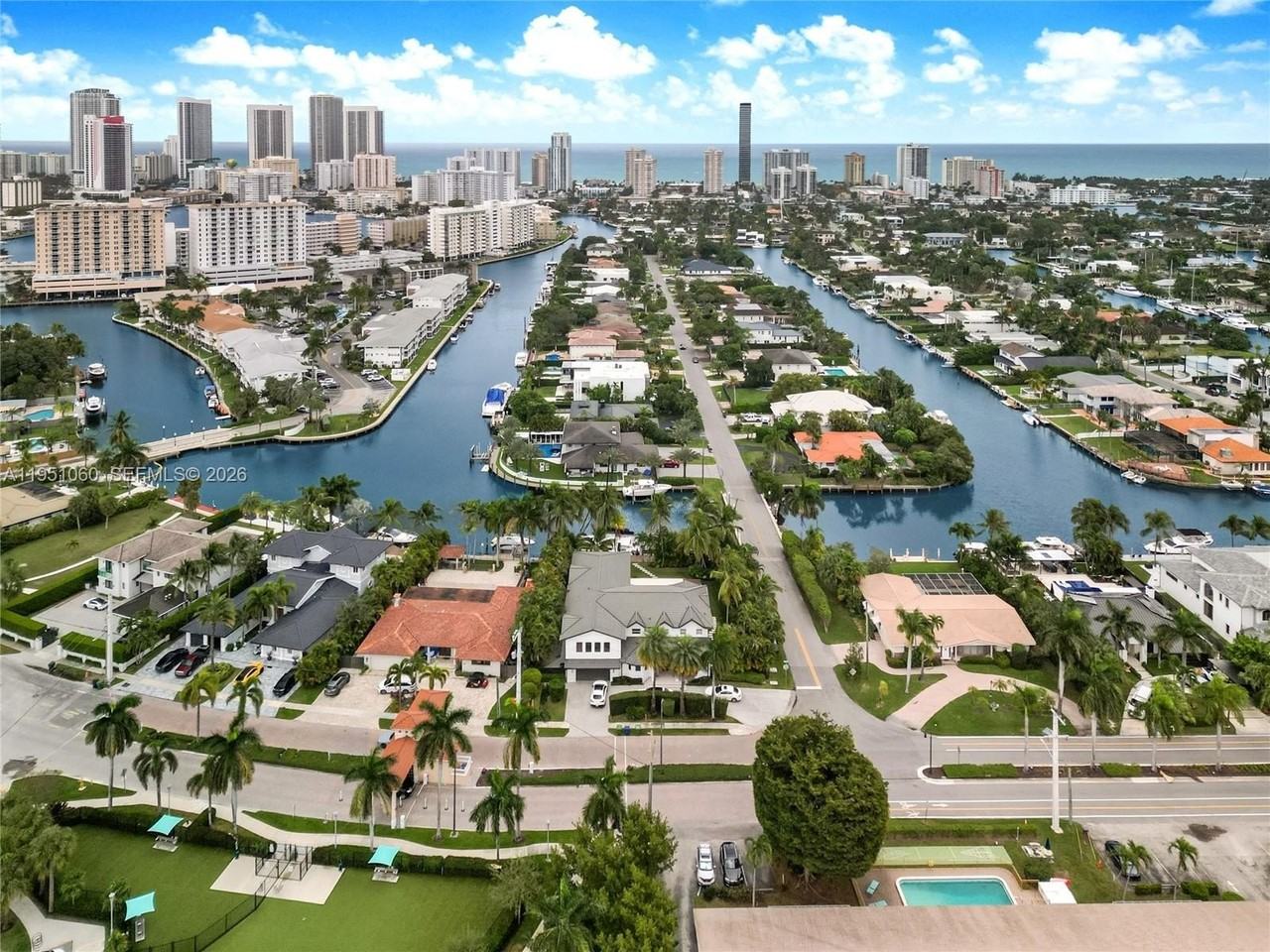 431 Layne Blvd - Photo 4 of 24