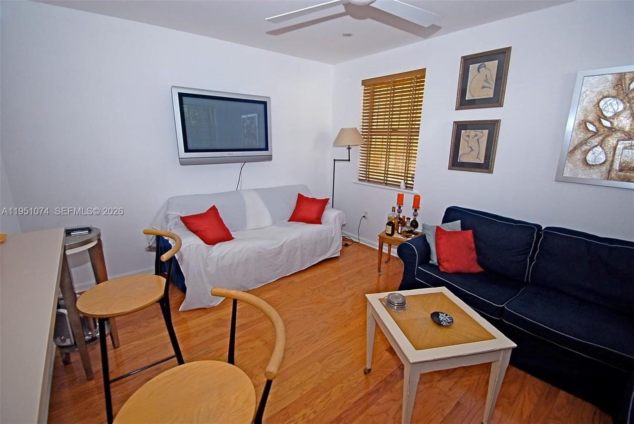 1614 Pennsylvania Ave #1G - Photo 3 of 11