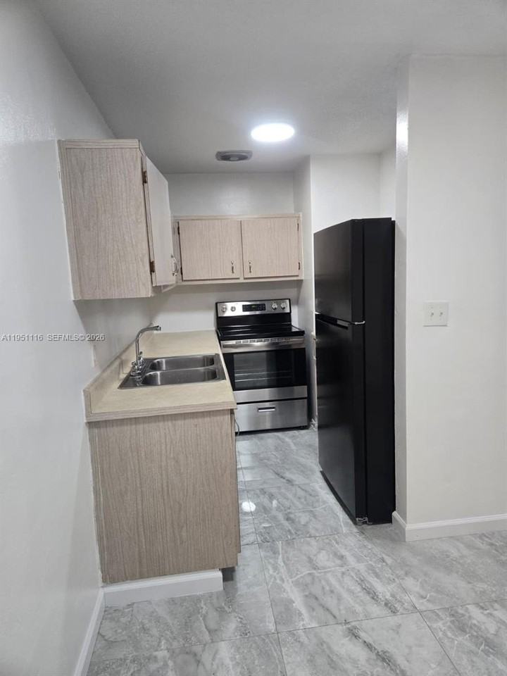 5120 Ne 18th Ave #2 - Photo 2 of 7