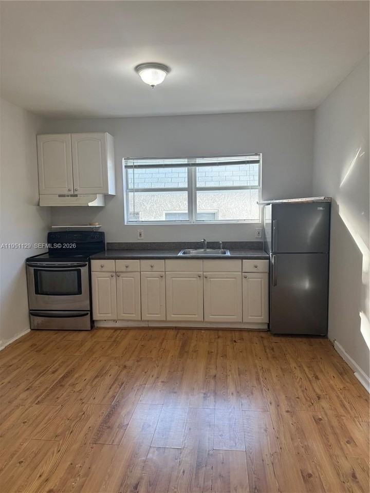 576 Ne 63rd St #8 - Photo 2 of 10