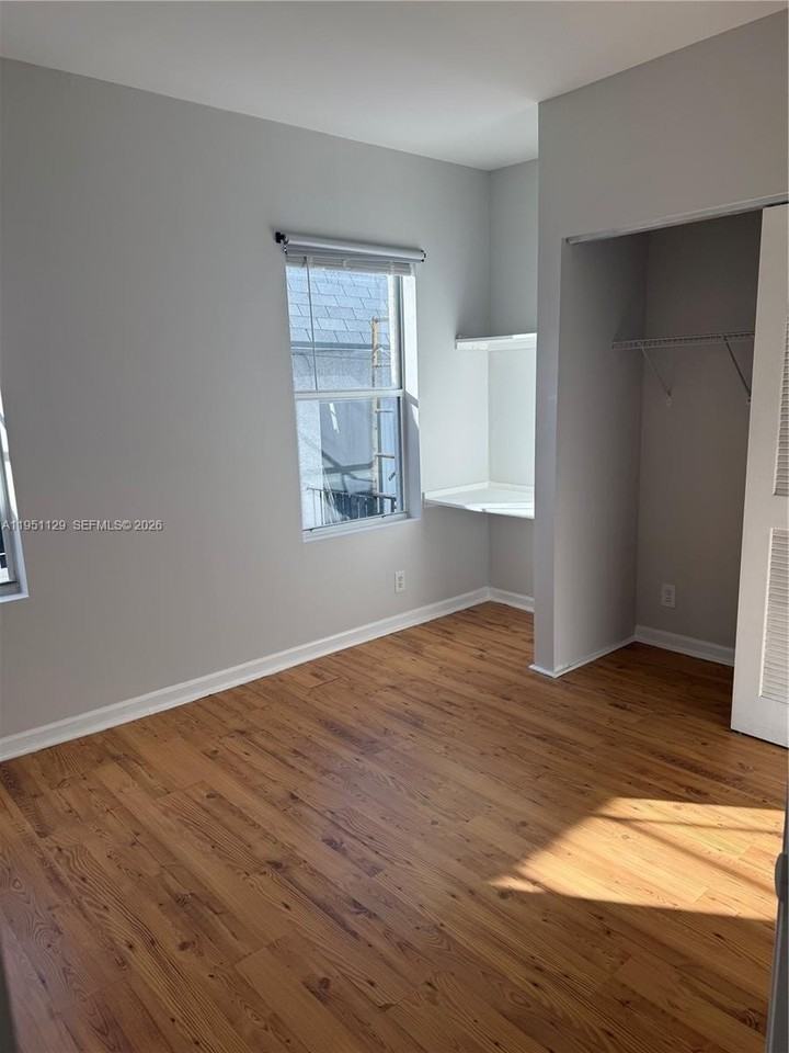 576 Ne 63rd St #8 - Photo 6 of 10