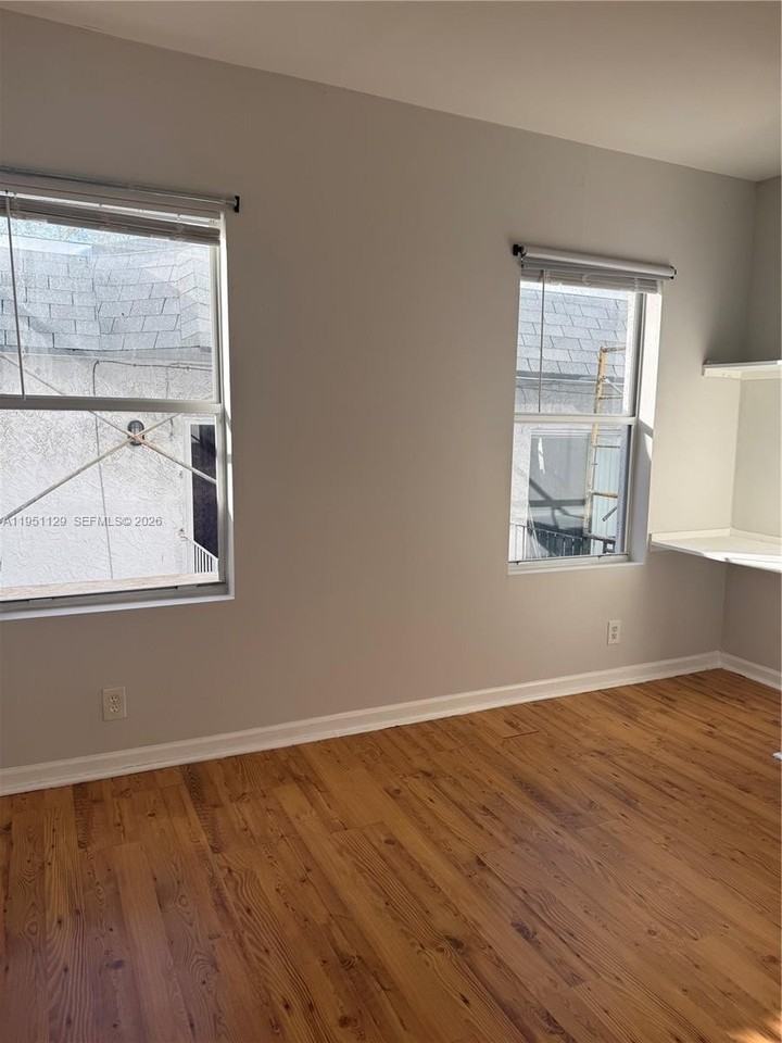 576 Ne 63rd St #8 - Photo 7 of 10