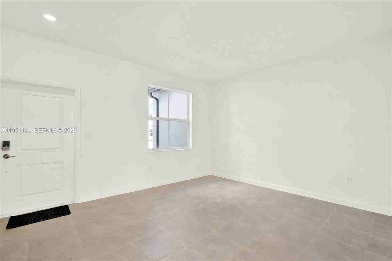 16274 Sw 292nd St - Photo 4 of 28