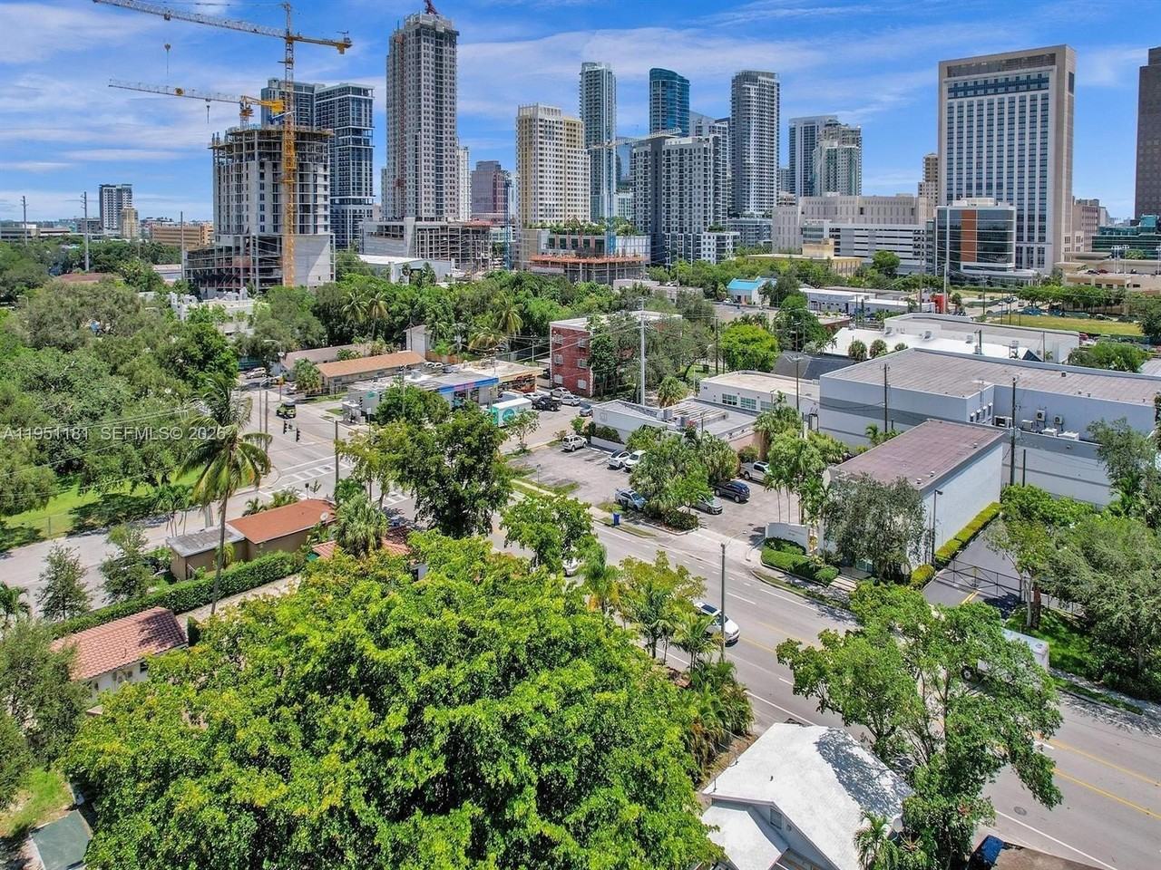 615 Sw 4th Ave #1-2 - Photo 2 of 32