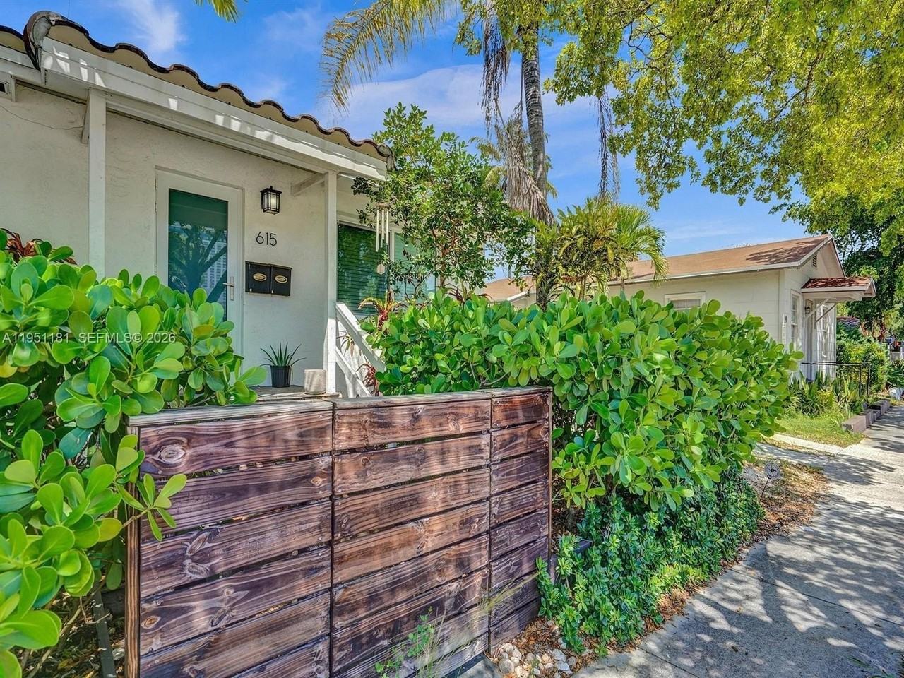 615 Sw 4th Ave #1-2 - Photo 3 of 32