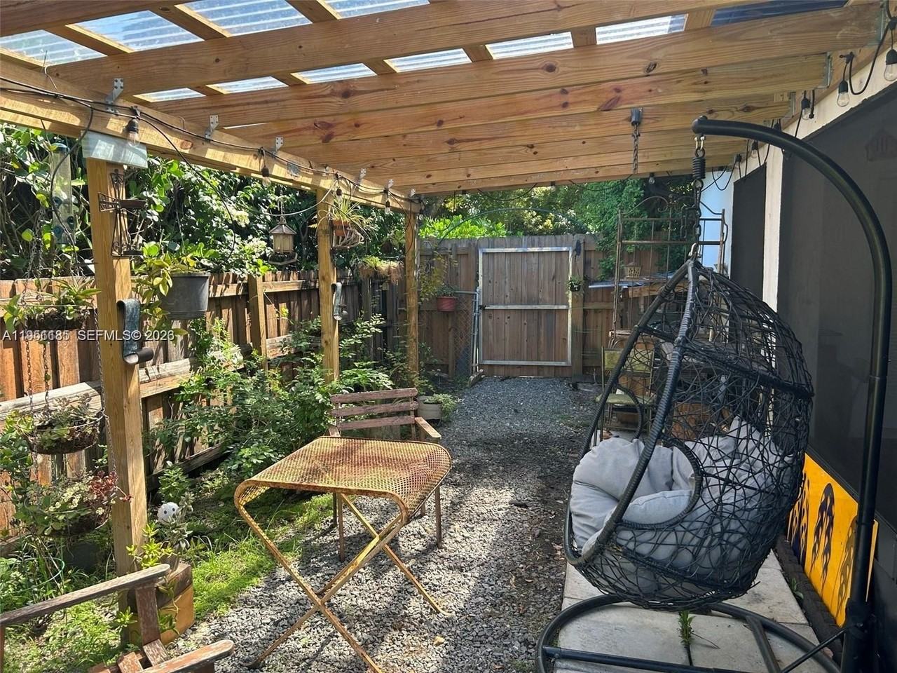 9530 Nw 1st Ave - Photo 3 of 25