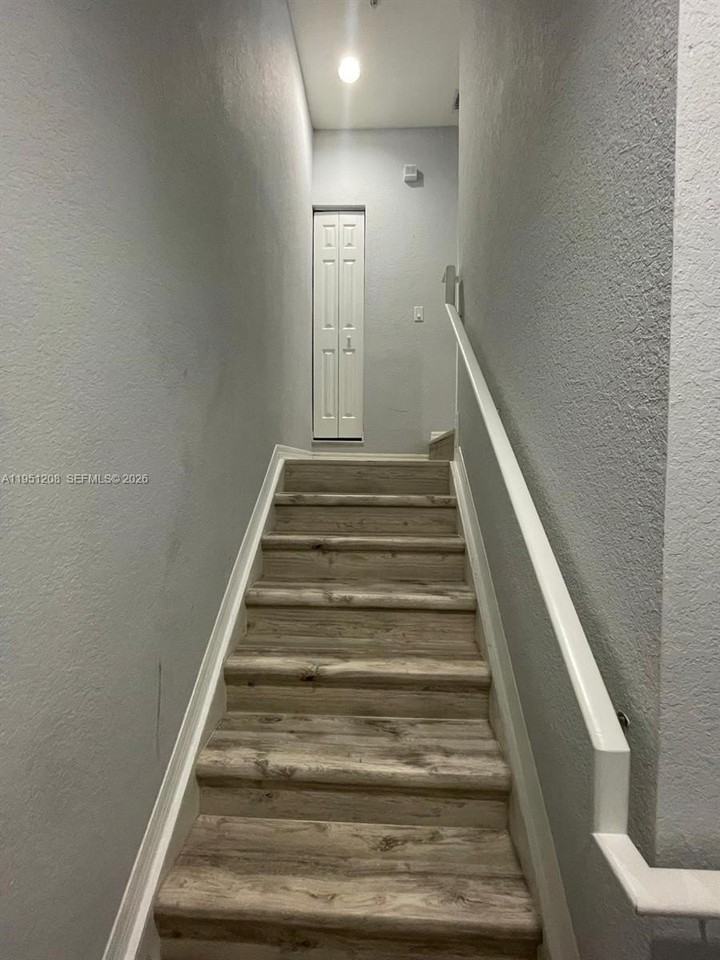 2334 Grand Central Pkwy #7 - Photo 4 of 24